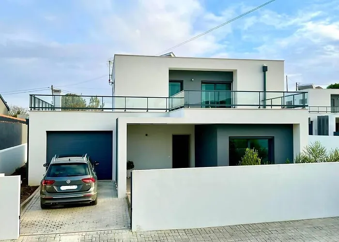 New And Modern 3 Bedroom Villa With Private Heated Pool Near Nazare