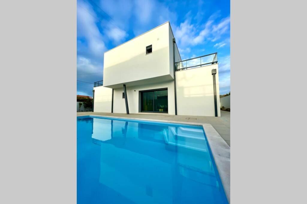 New And Modern 3 Bedroom With Private Heated Pool Near Nazare