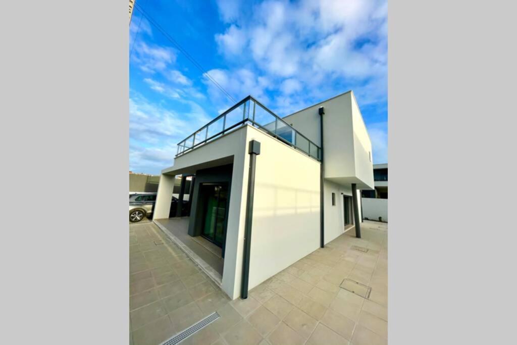 New And Modern 3 Bedroom With Private Heated Pool Near Nazare *
