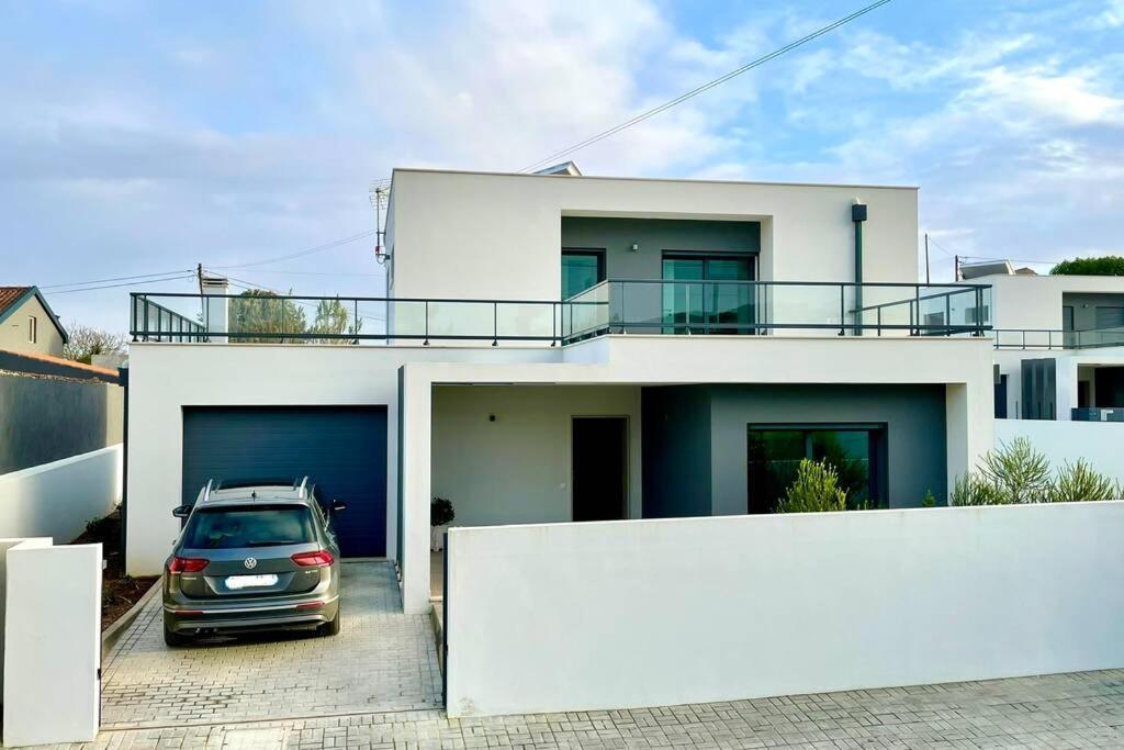 New And Modern 3 Bedroom With Private Heated Pool Near Nazare *