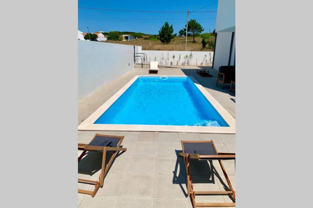 New And Modern 3 Bedroom With Private Heated Pool Near Nazare *